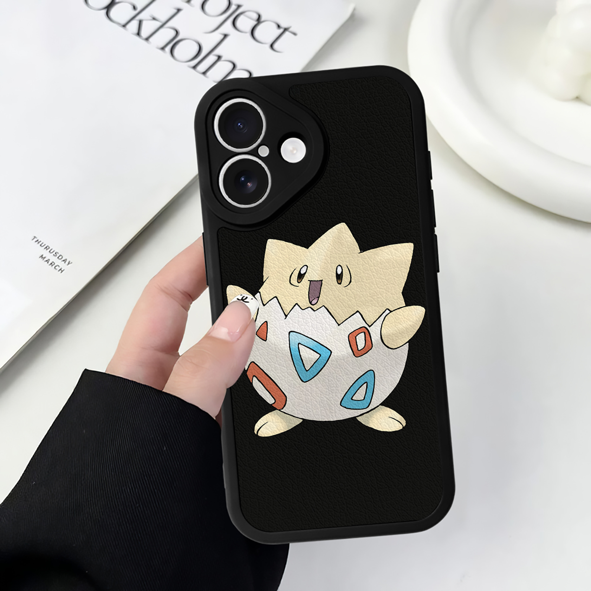 （画像用） ポケットモンスター Pokémon 【iPhone 16シリーズ対応】シリコンスマホケース（レザー調） 材質：シリコン
